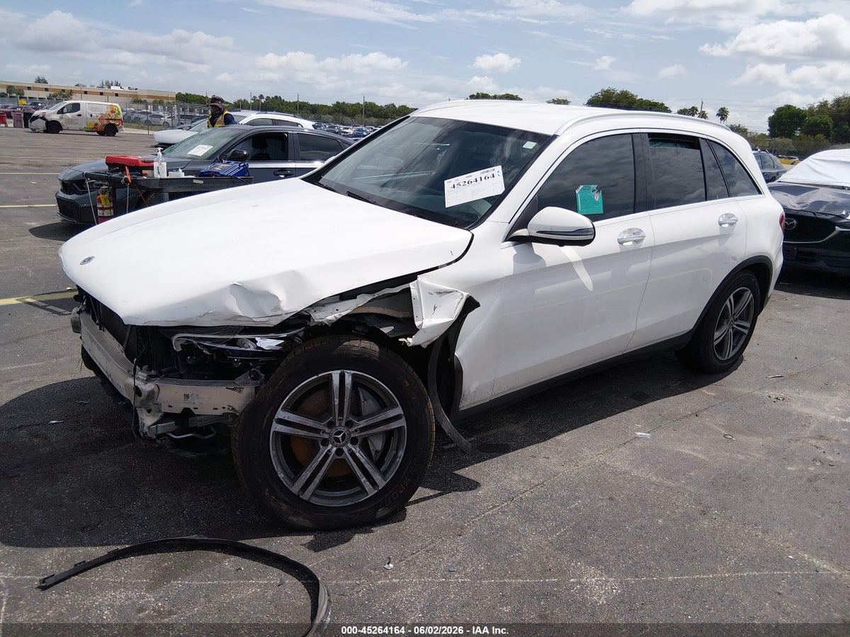 2021 MERCEDES-BENZ GLC 300 SUV — снимка 2