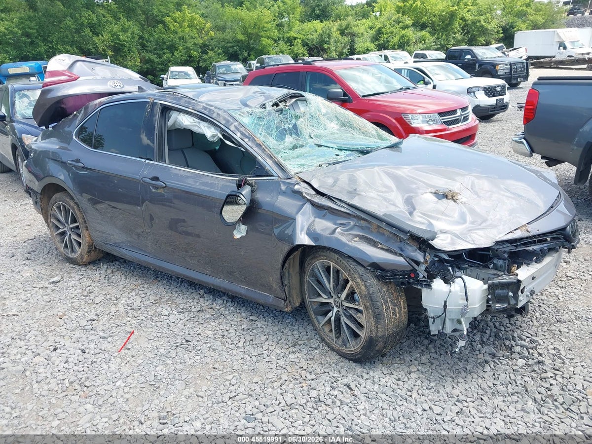 2023 TOYOTA CAMRY XLE
