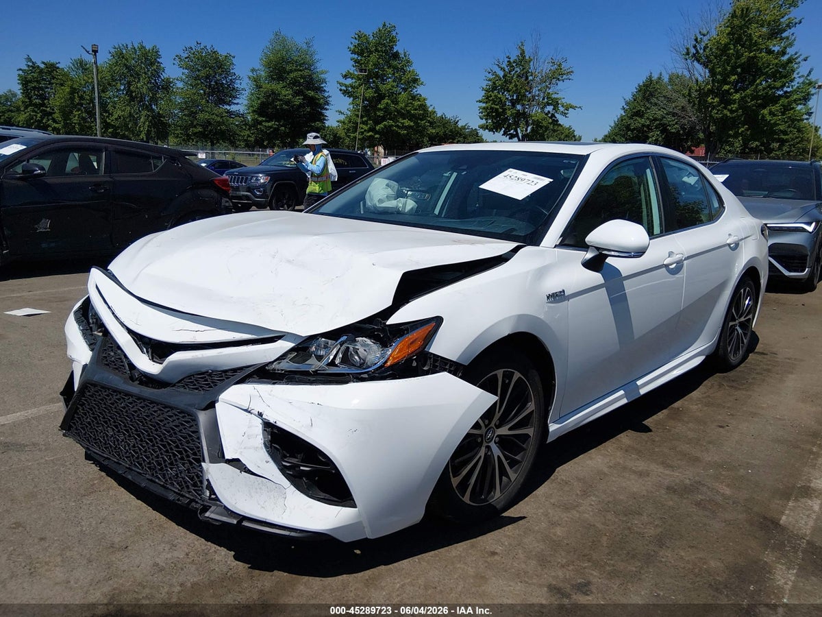 2020 TOYOTA CAMRY HYBRID SE — снимка 2