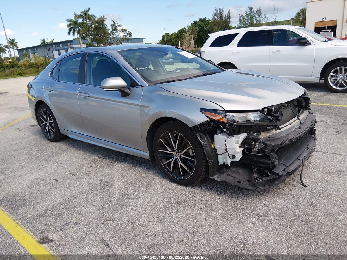 2024 TOYOTA CAMRY SE