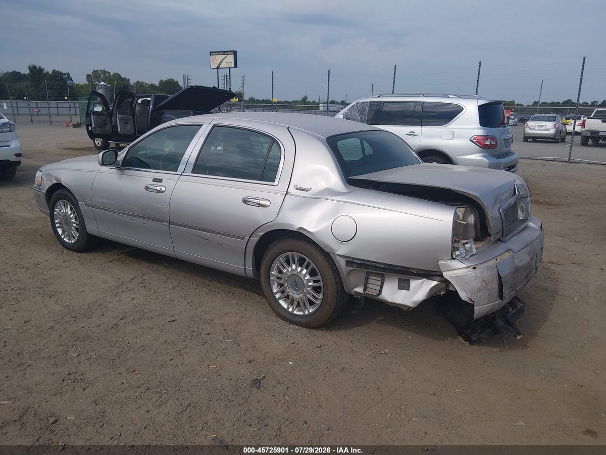 2011 LINCOLN TOWN CAR SIGNATURE LIMITED — снимка 3