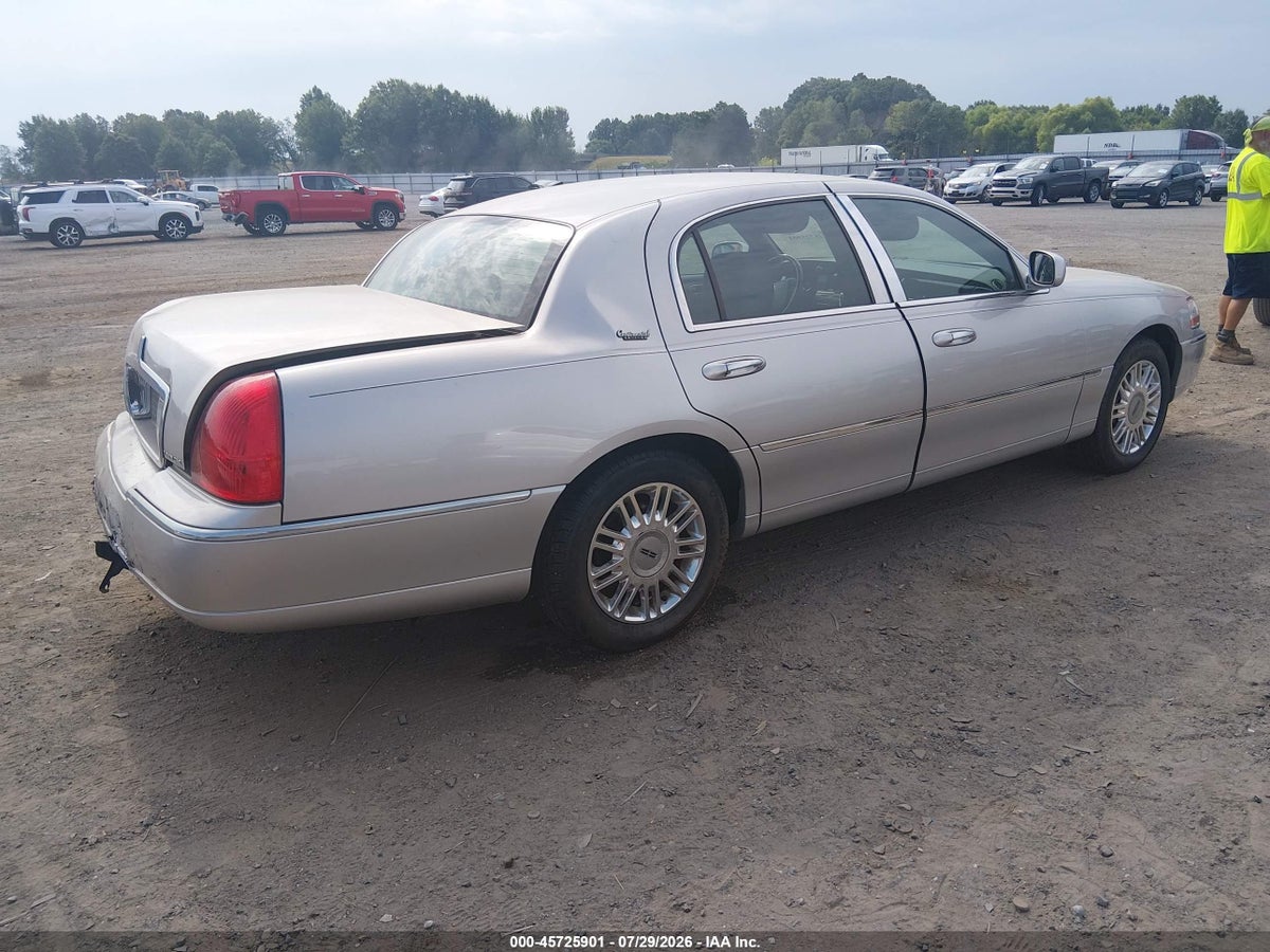 2011 LINCOLN TOWN CAR SIGNATURE LIMITED — снимка 4