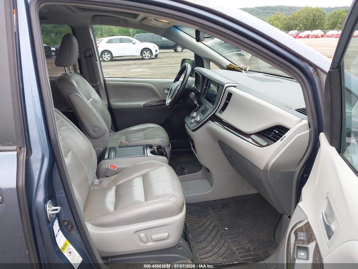 2017 TOYOTA SIENNA XLE PREMIUM 7 PASSENGER — снимка 5