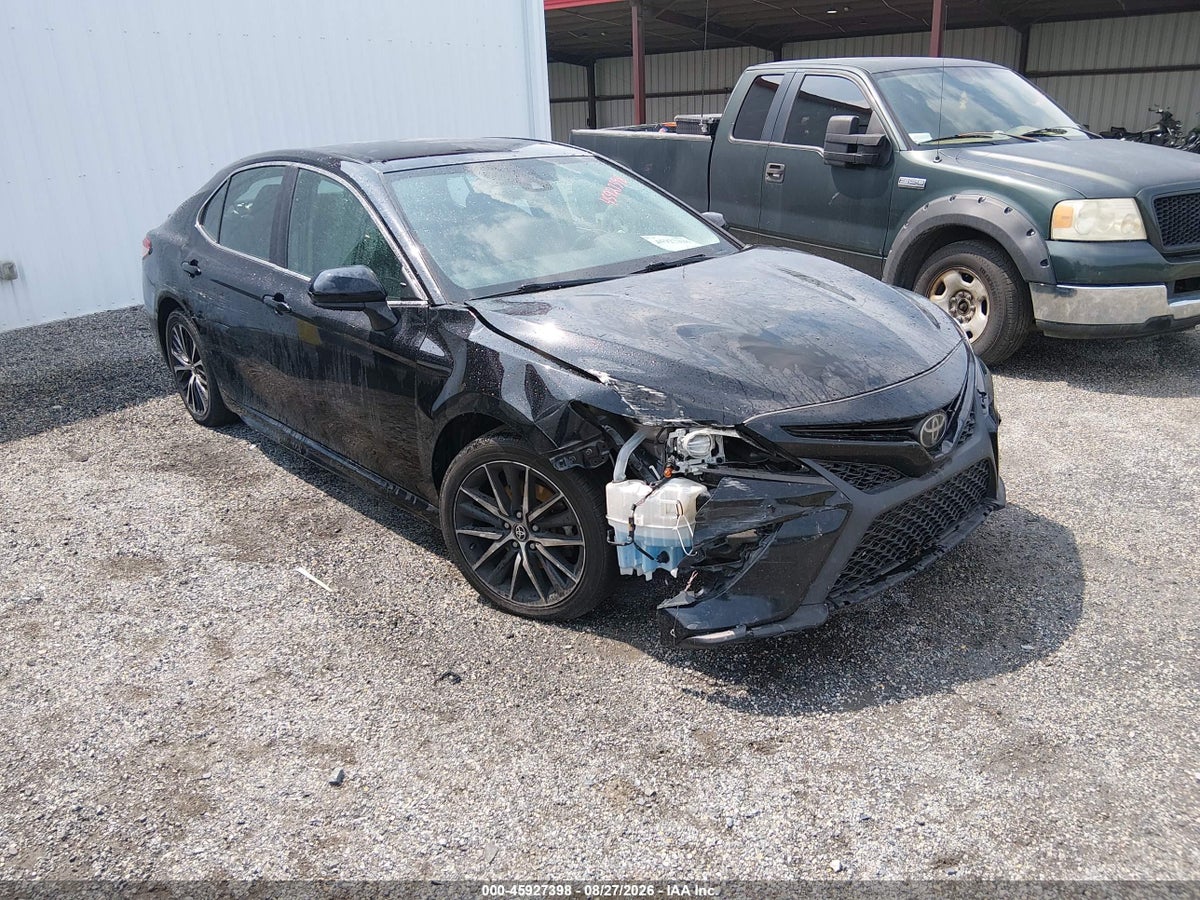 2018 TOYOTA CAMRY SE