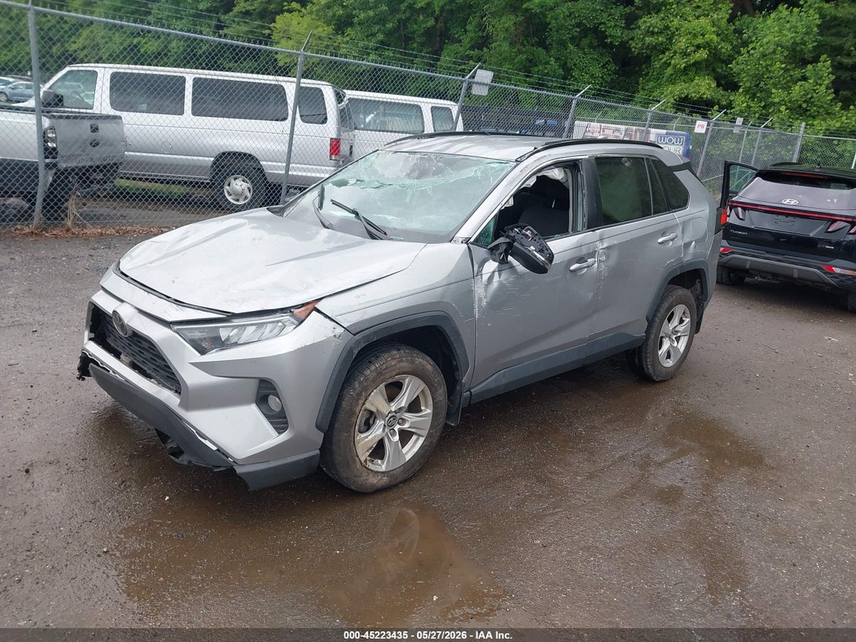 2020 TOYOTA RAV4 XLE — снимка 2