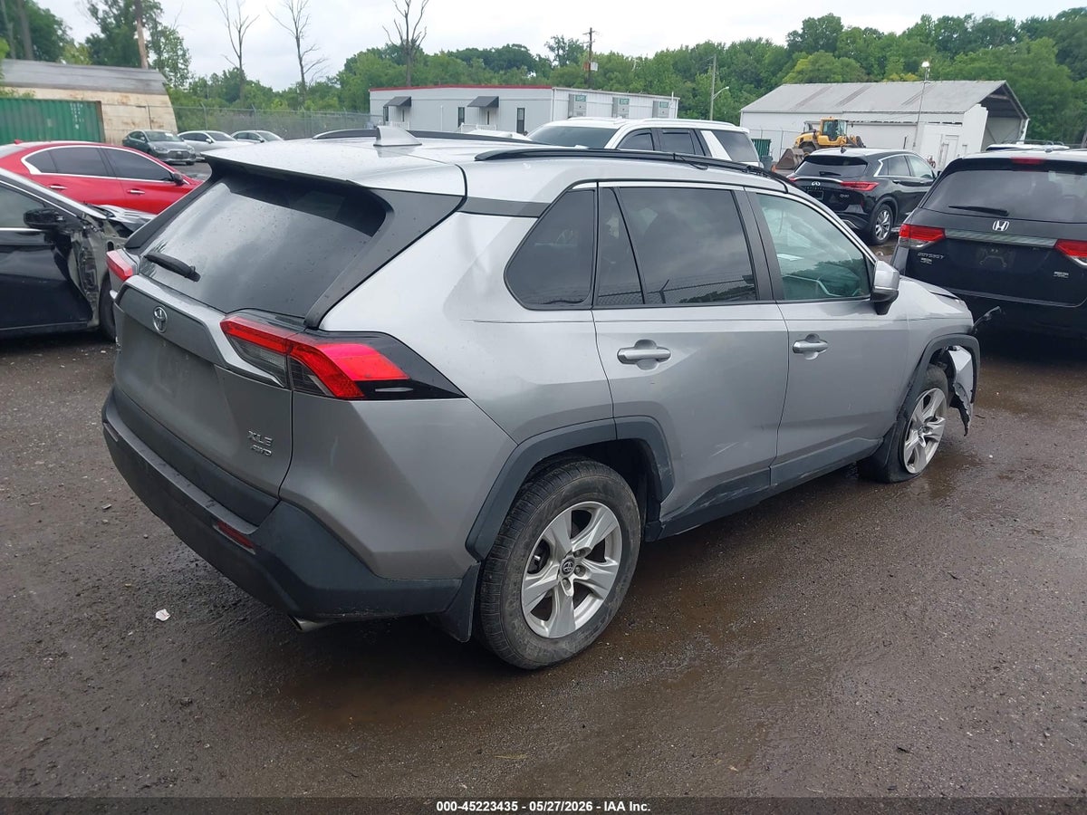 2020 TOYOTA RAV4 XLE — снимка 4