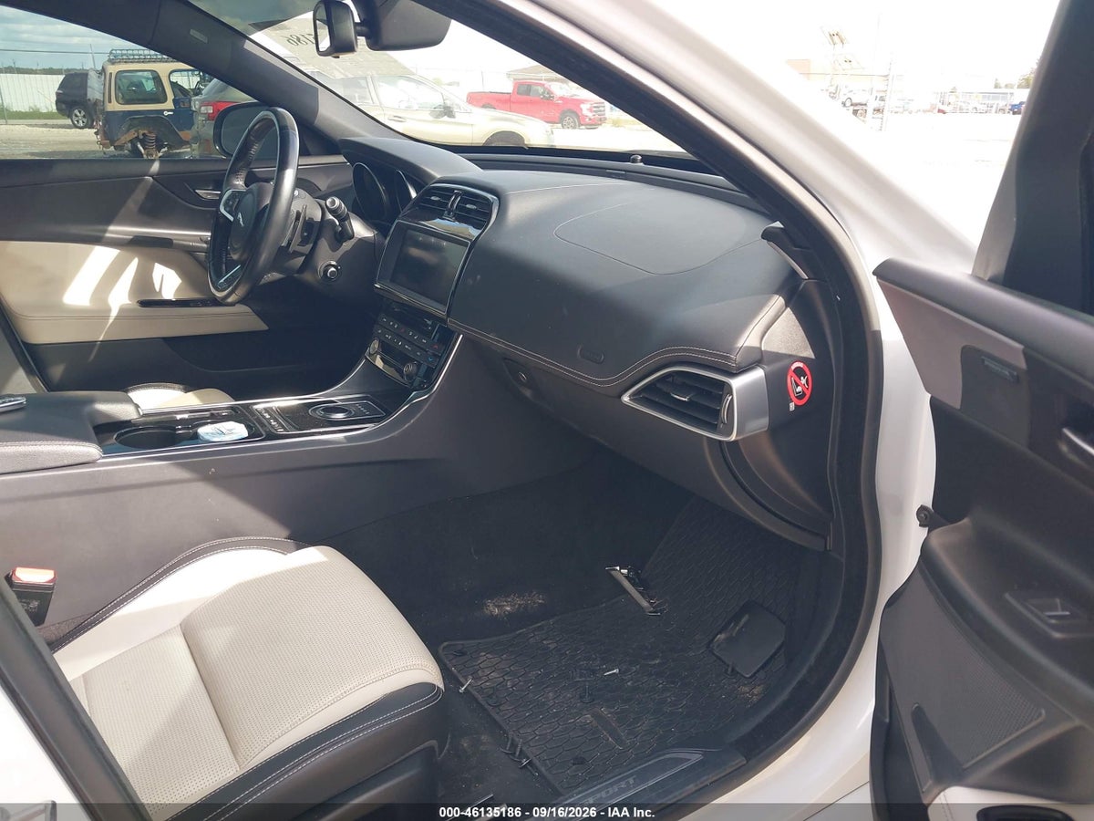 2017 JAGUAR XE 35T R-SPORT — photo 5