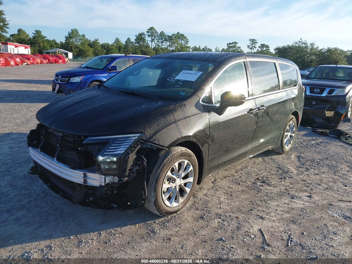 2027 CHRYSLER PACIFICA — photo 2