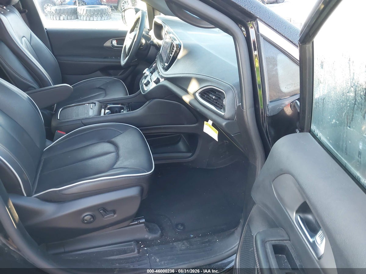 2027 CHRYSLER PACIFICA — photo 5