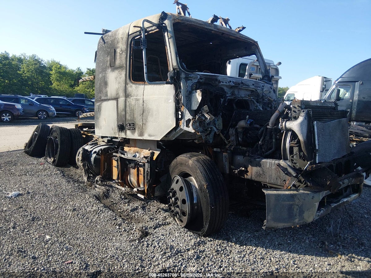 2026 VOLVO VNR