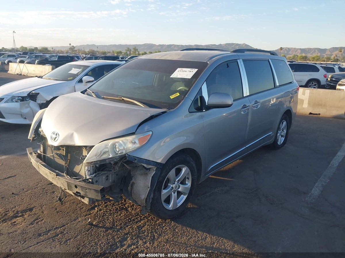 2012 TOYOTA SIENNA LE V6 8 PASSENGER — снимка 2