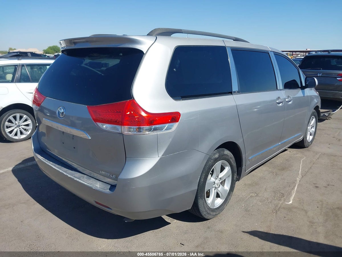 2012 TOYOTA SIENNA LE V6 8 PASSENGER — снимка 4