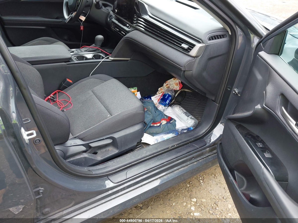2025 TOYOTA CAMRY LE — снимка 5