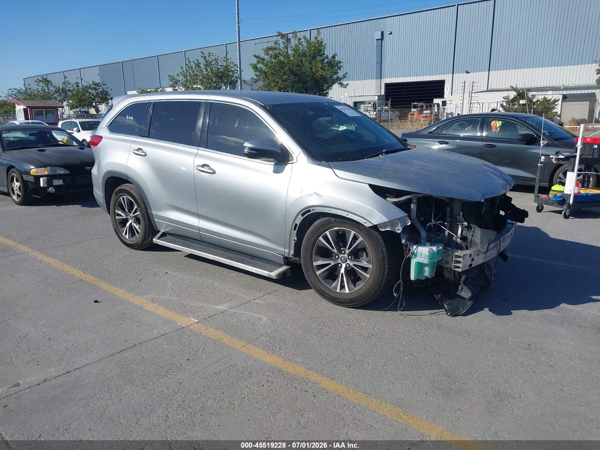 2017 TOYOTA HIGHLANDER LE