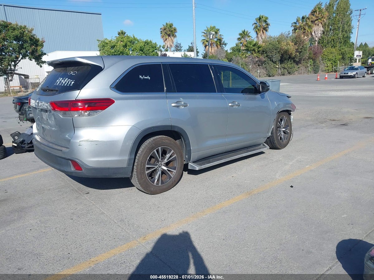 2017 TOYOTA HIGHLANDER LE — снимка 4