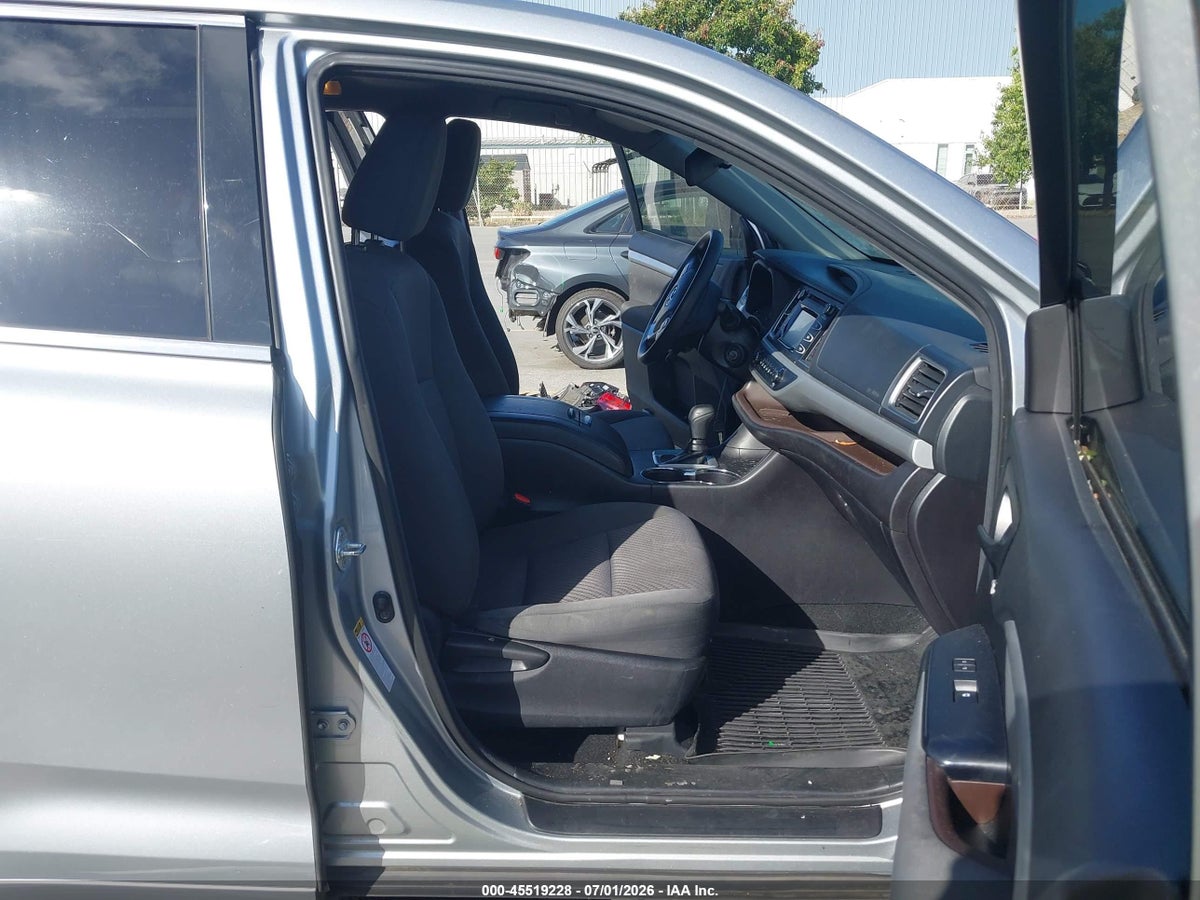 2017 TOYOTA HIGHLANDER LE — снимка 5