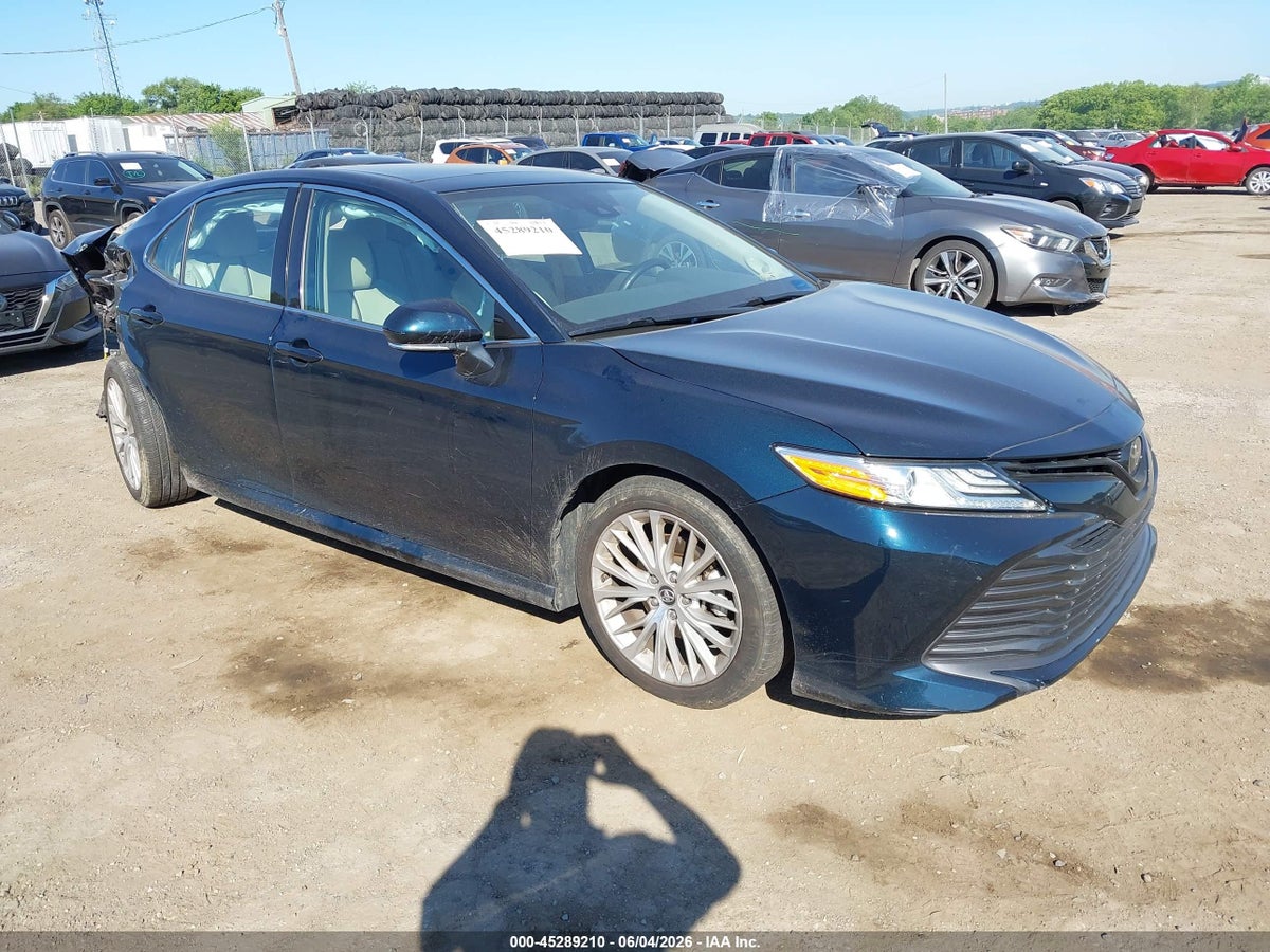 2019 TOYOTA CAMRY XLE