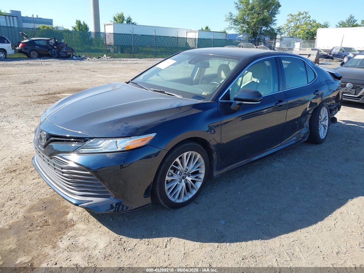 2019 TOYOTA CAMRY XLE — снимка 2