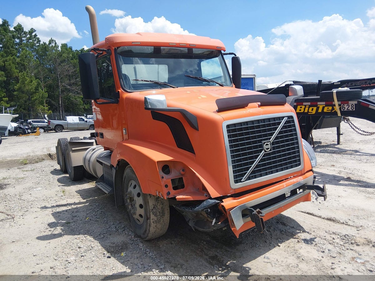 2015 VOLVO VN VNL