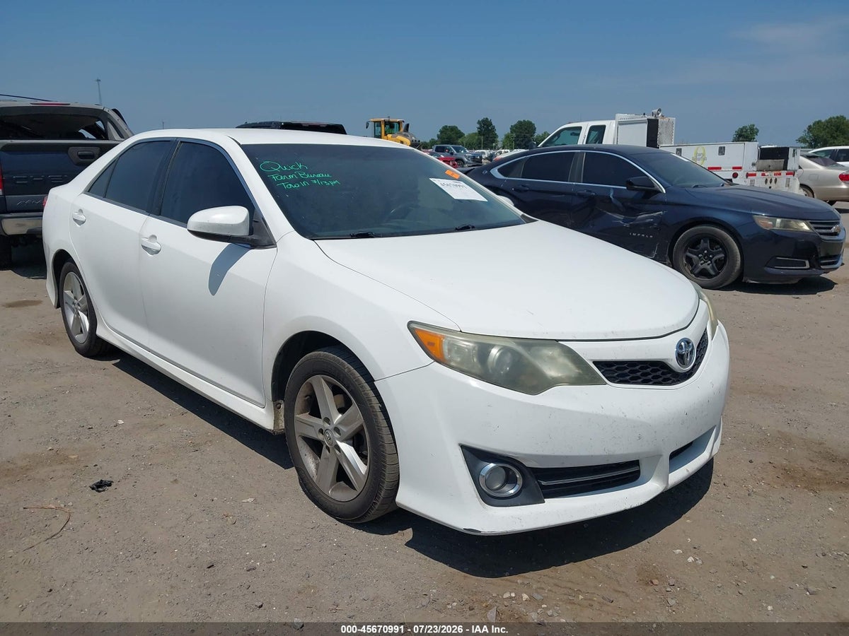 2014 TOYOTA CAMRY SE