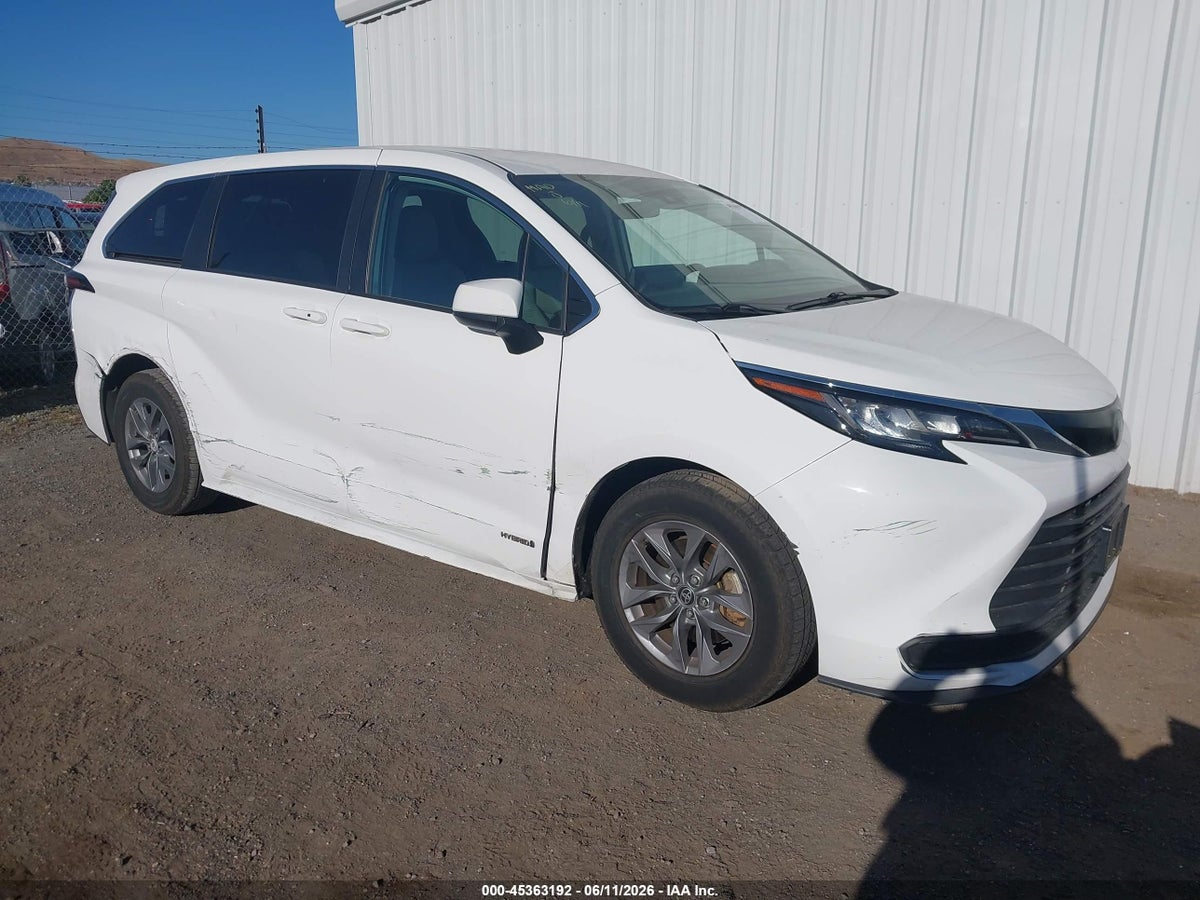 2021 TOYOTA SIENNA LE
