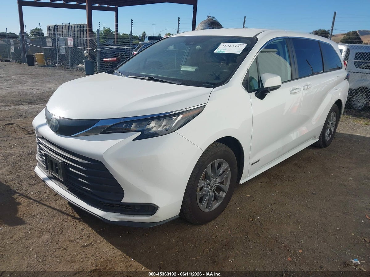 2021 TOYOTA SIENNA LE — снимка 2