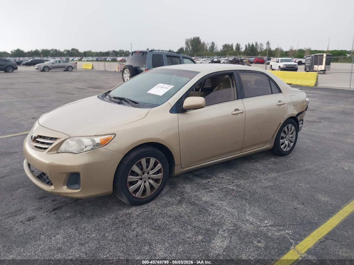 2013 TOYOTA COROLLA LE — снимка 2