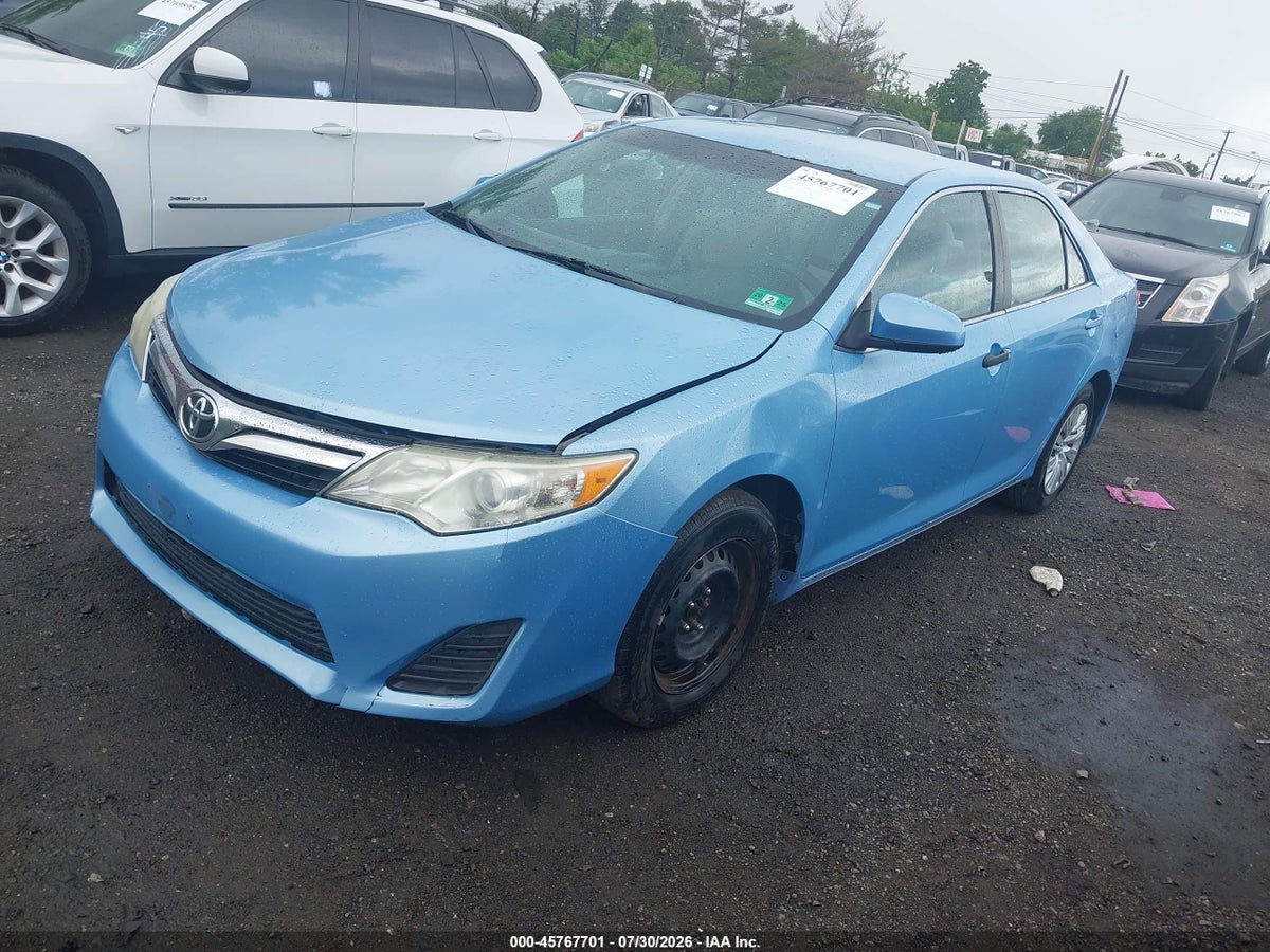2013 TOYOTA CAMRY LE — снимка 2