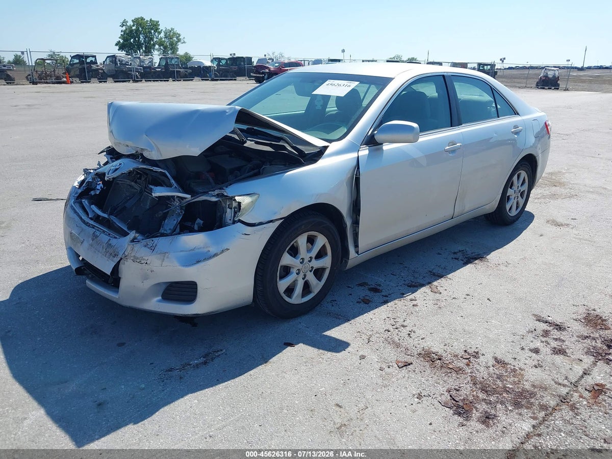 2011 TOYOTA CAMRY LE — снимка 2