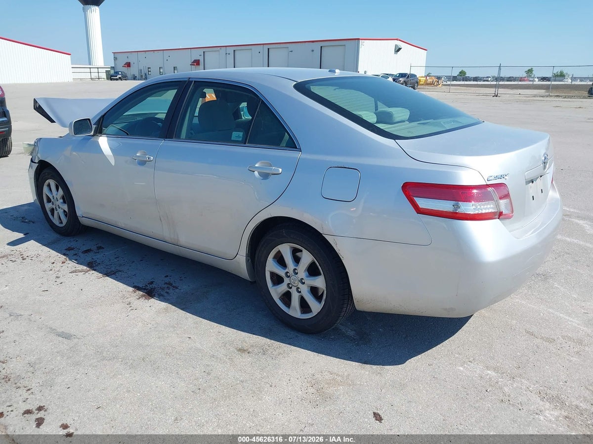 2011 TOYOTA CAMRY LE — снимка 3