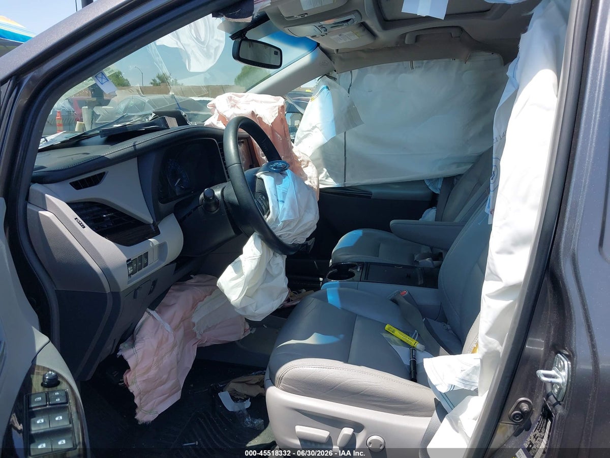 2017 TOYOTA SIENNA XLE 8 PASSENGER — снимка 5