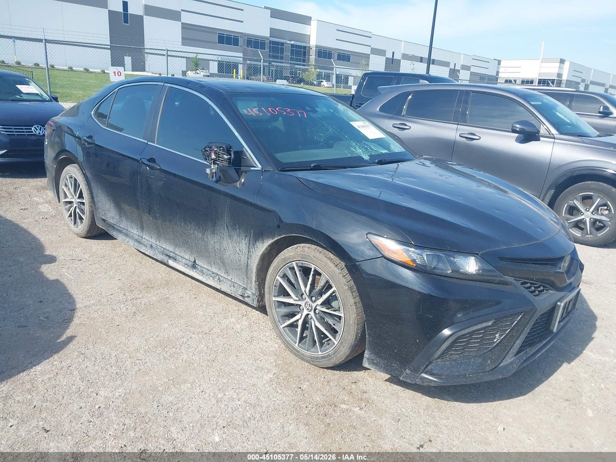 2022 TOYOTA CAMRY SE