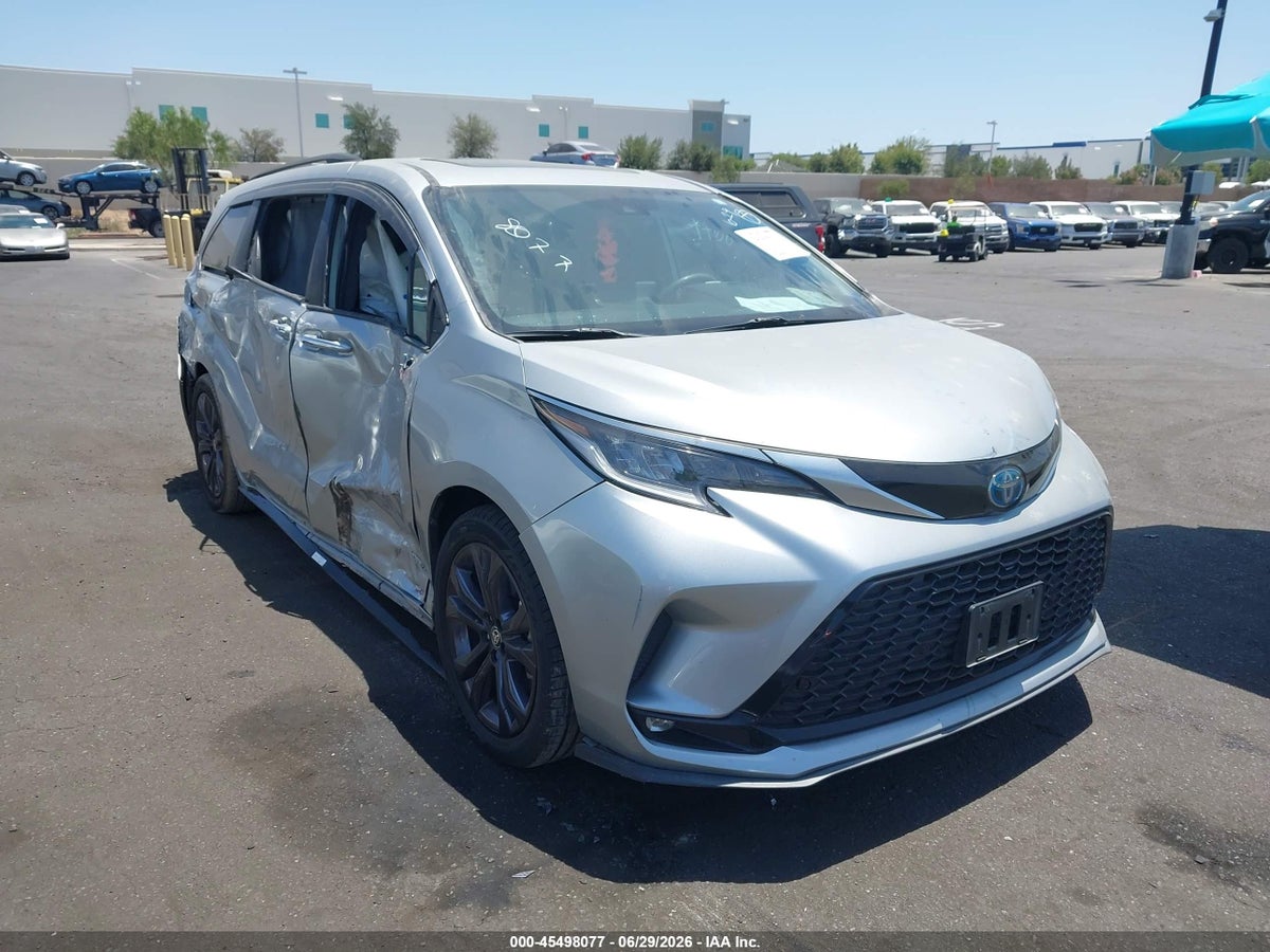 2021 TOYOTA SIENNA XSE