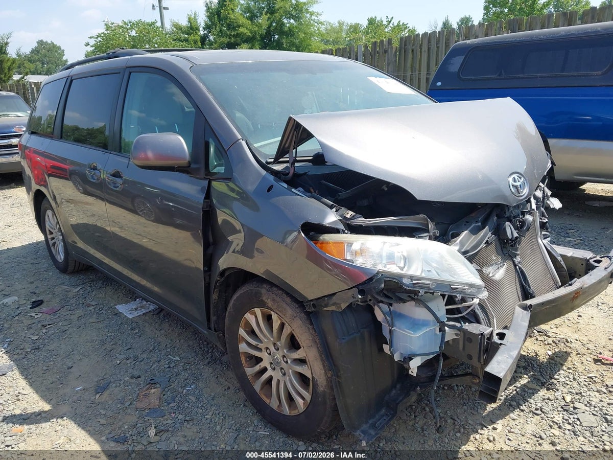 2012 TOYOTA SIENNA XLE V6 8 PASSENGER