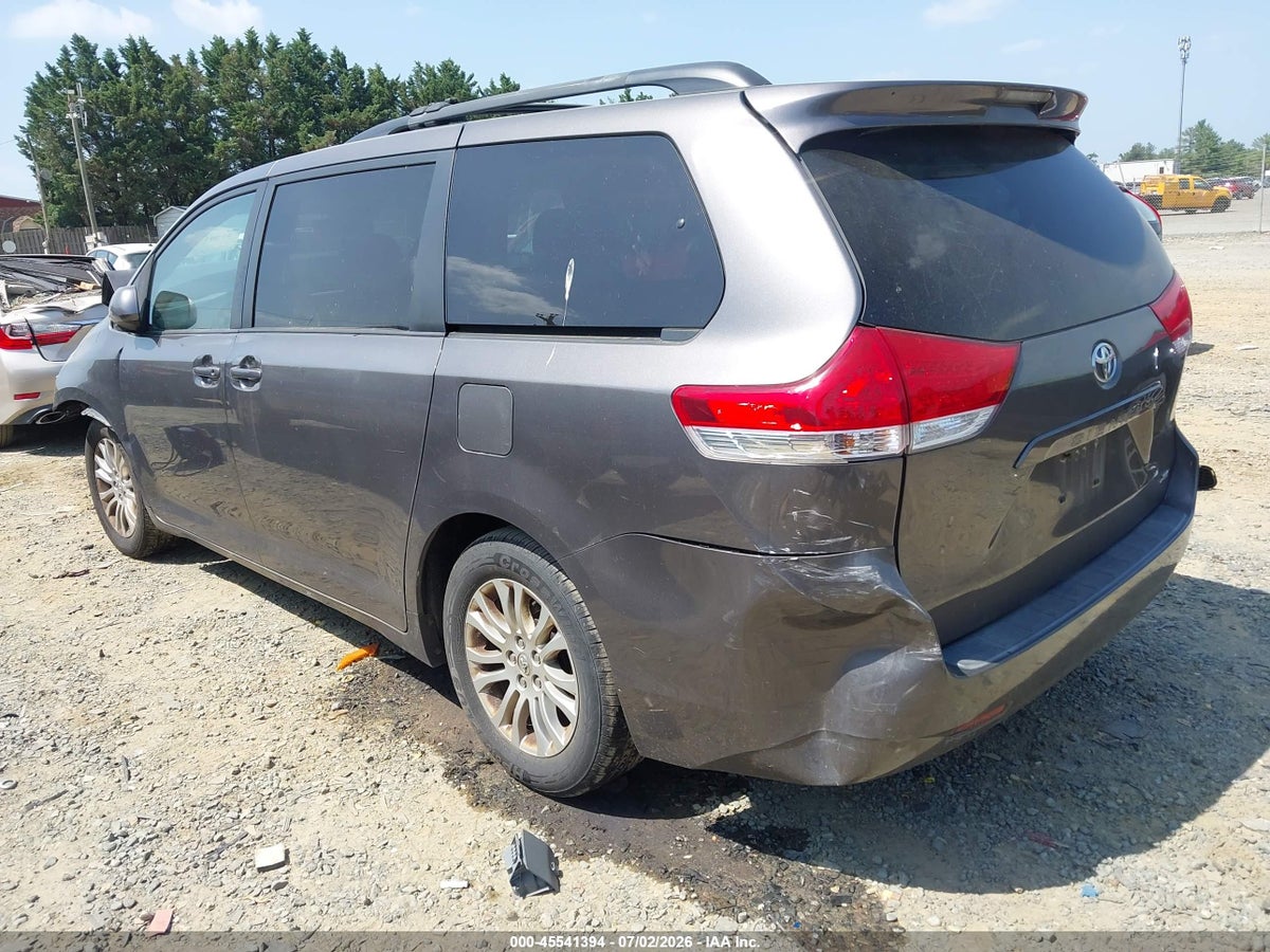 2012 TOYOTA SIENNA XLE V6 8 PASSENGER — снимка 3