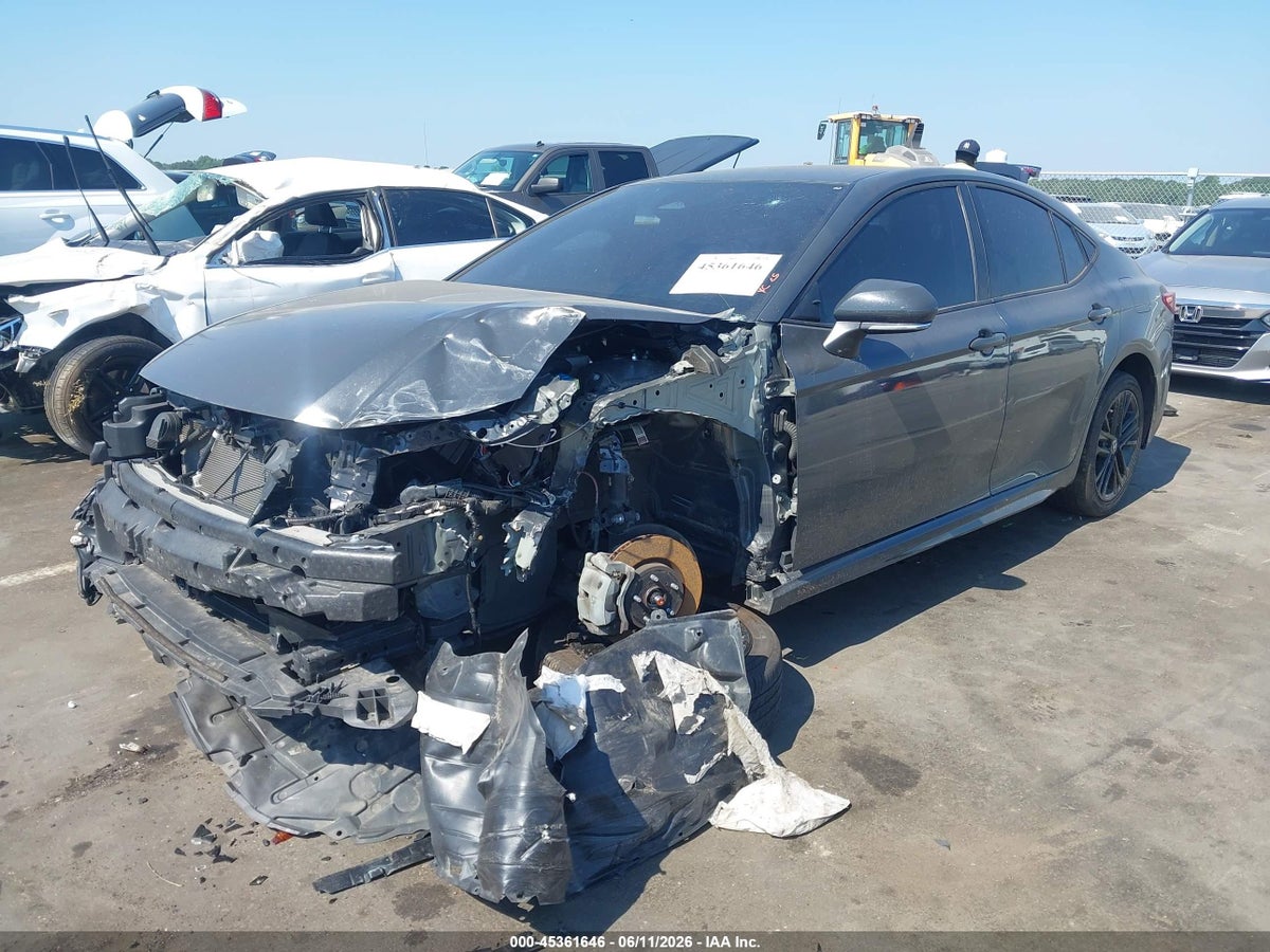 2025 TOYOTA CAMRY SE — снимка 2