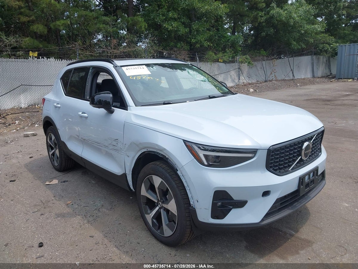 2026 VOLVO XC40 PLUS, B5 AWD GAS (MILD HYBRID), DARK