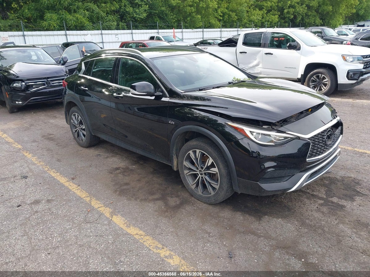 2018 INFINITI QX30 LUXE
