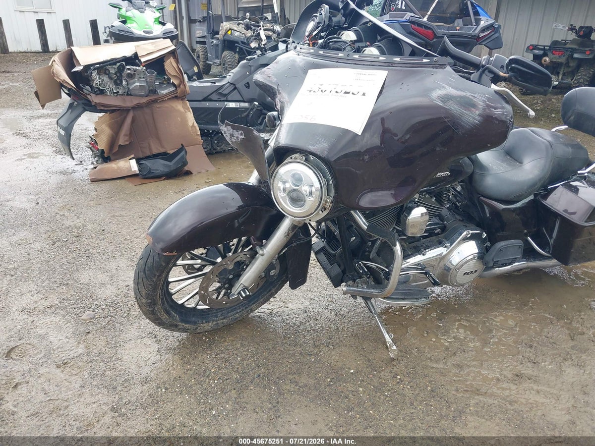 2011 HARLEY-DAVIDSON FLHX — снимка 2