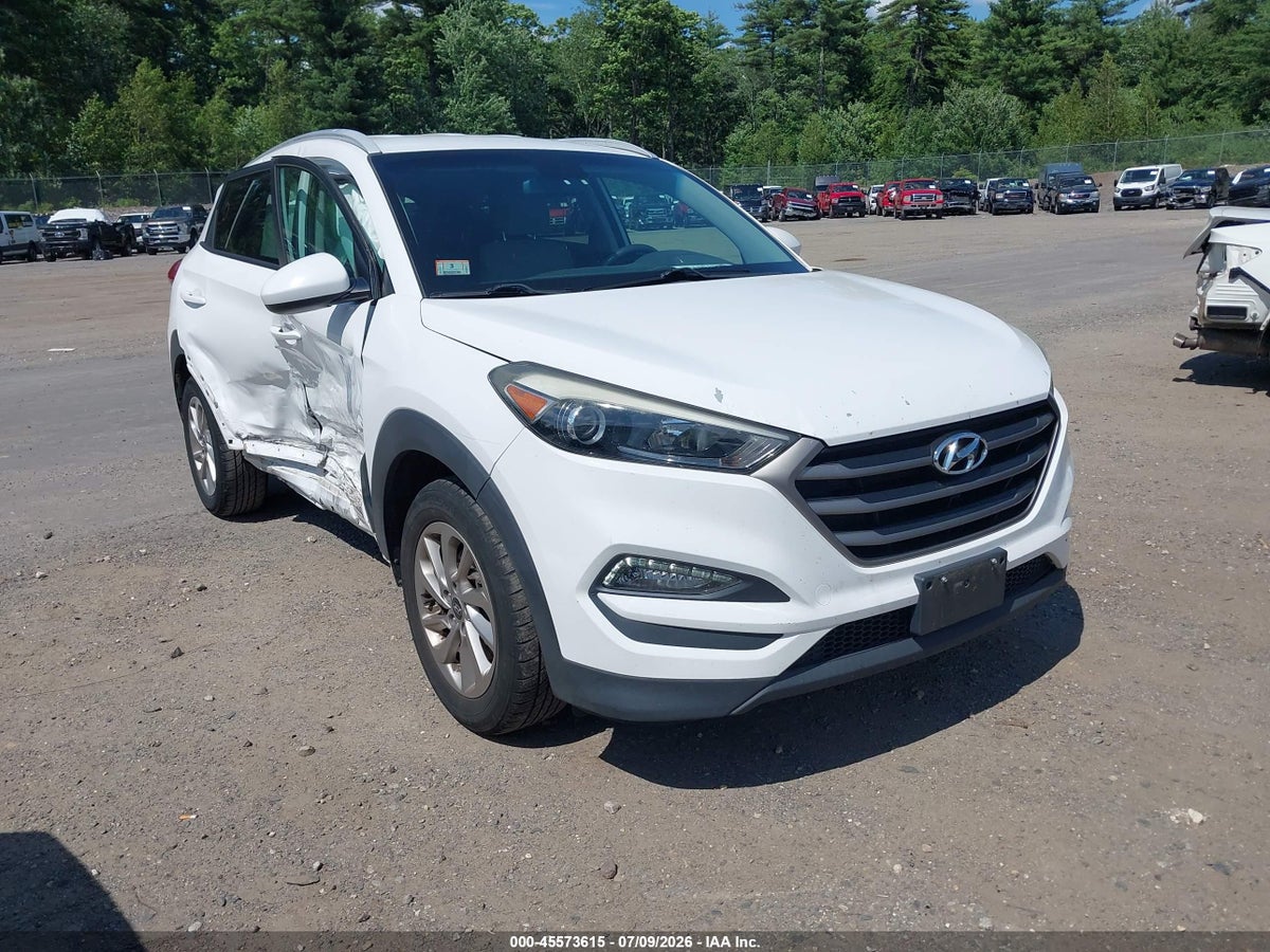 2016 HYUNDAI TUCSON SE