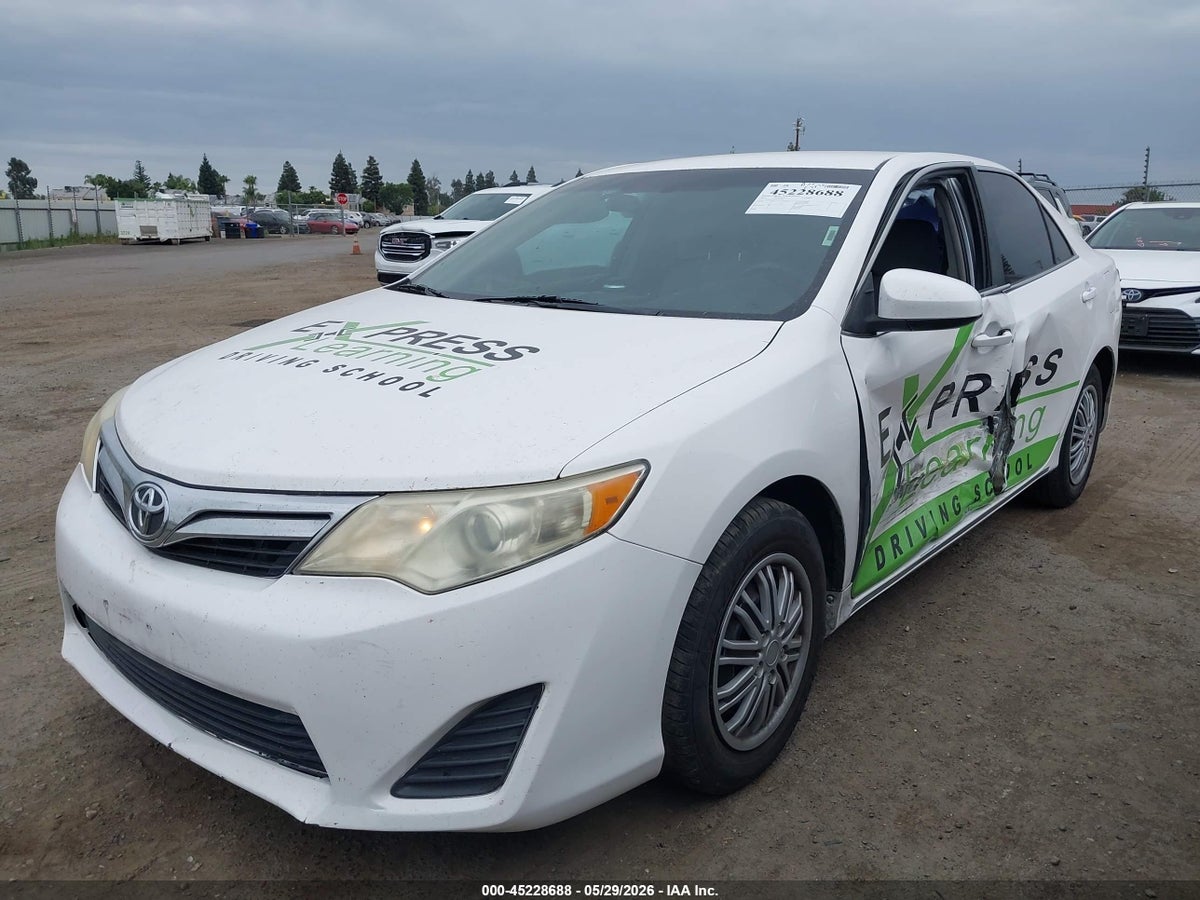 2014 TOYOTA CAMRY LE — снимка 2