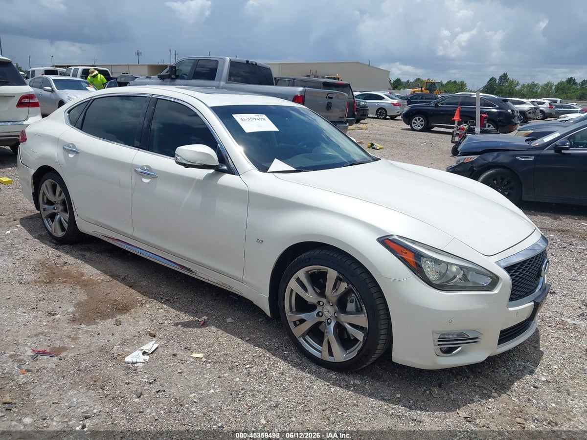 2016 INFINITI Q70L 3.7