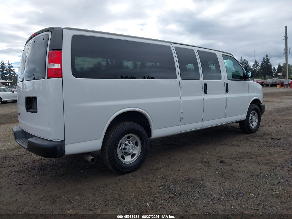 2023 CHEVROLET EXPRESS PASSENGER RWD 3500 EXTENDED WHEELBASE LS — снимка 4