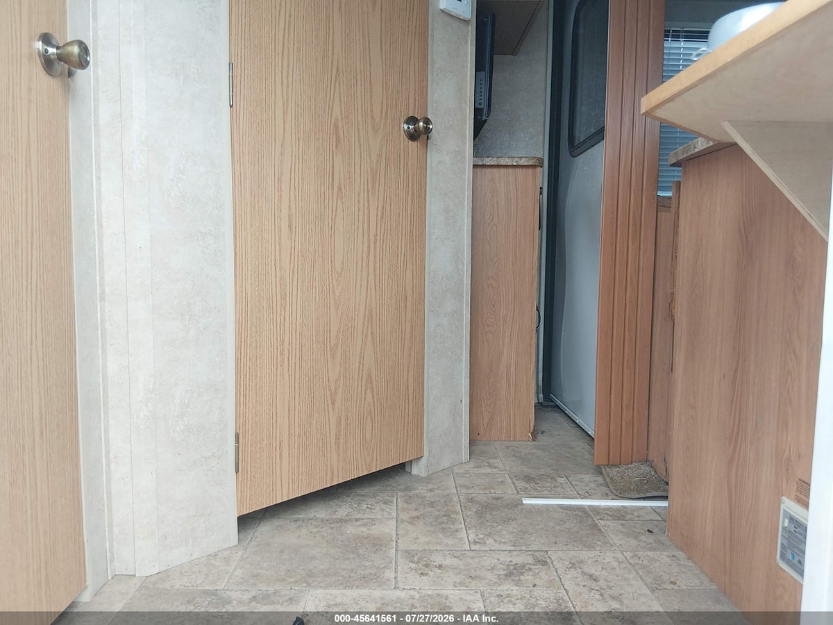 2011 KEYSTONE RV SUMMERLAND — снимка 5