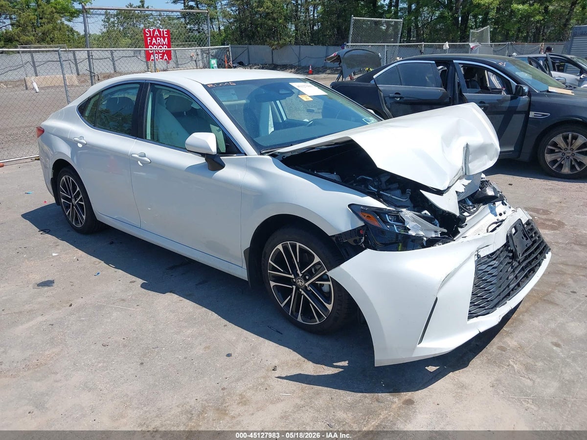 2025 TOYOTA CAMRY XLE
