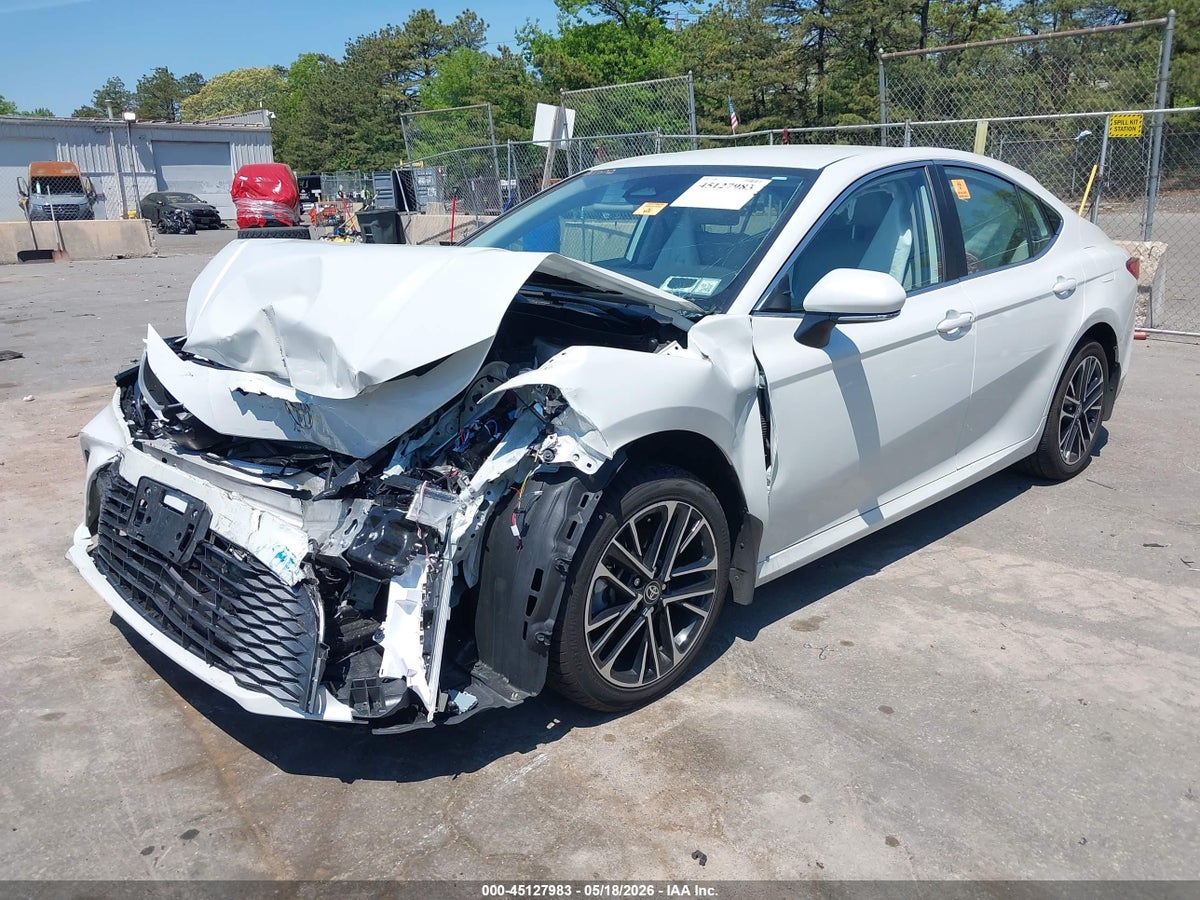 2025 TOYOTA CAMRY XLE — снимка 2