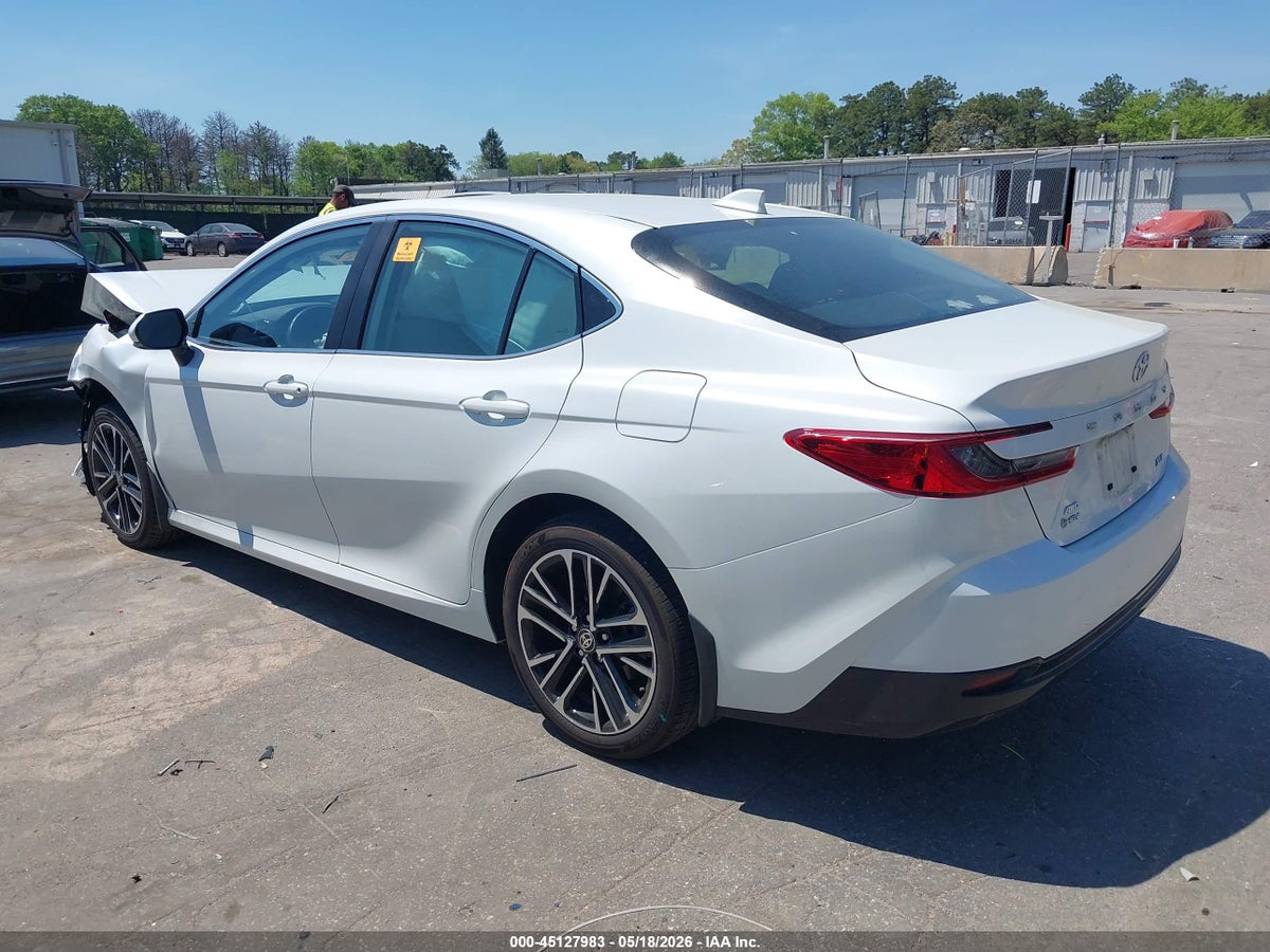 2025 TOYOTA CAMRY XLE — снимка 3