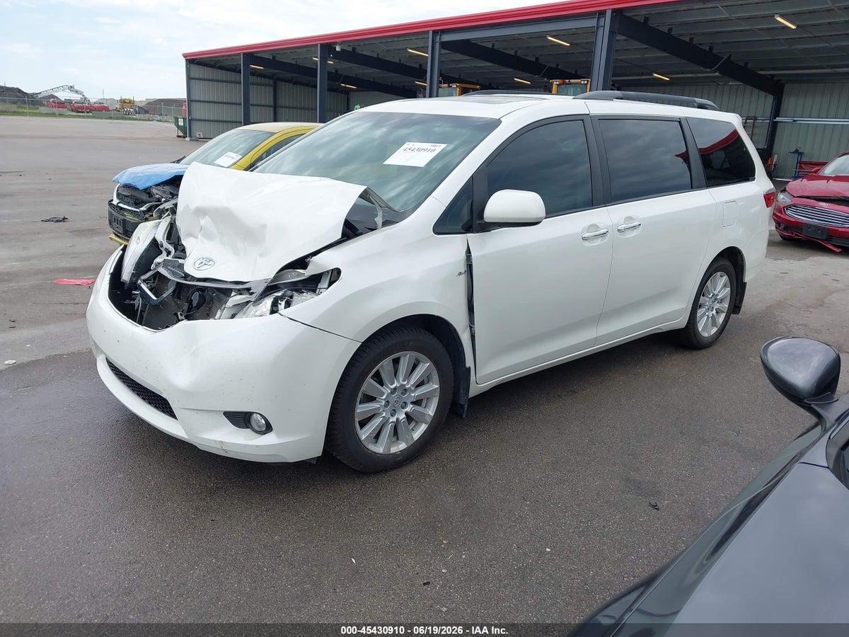 2017 TOYOTA SIENNA XLE 7 PASSENGER — снимка 2