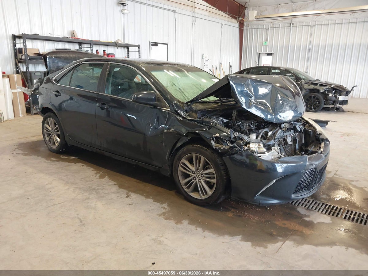 2015 TOYOTA CAMRY SE