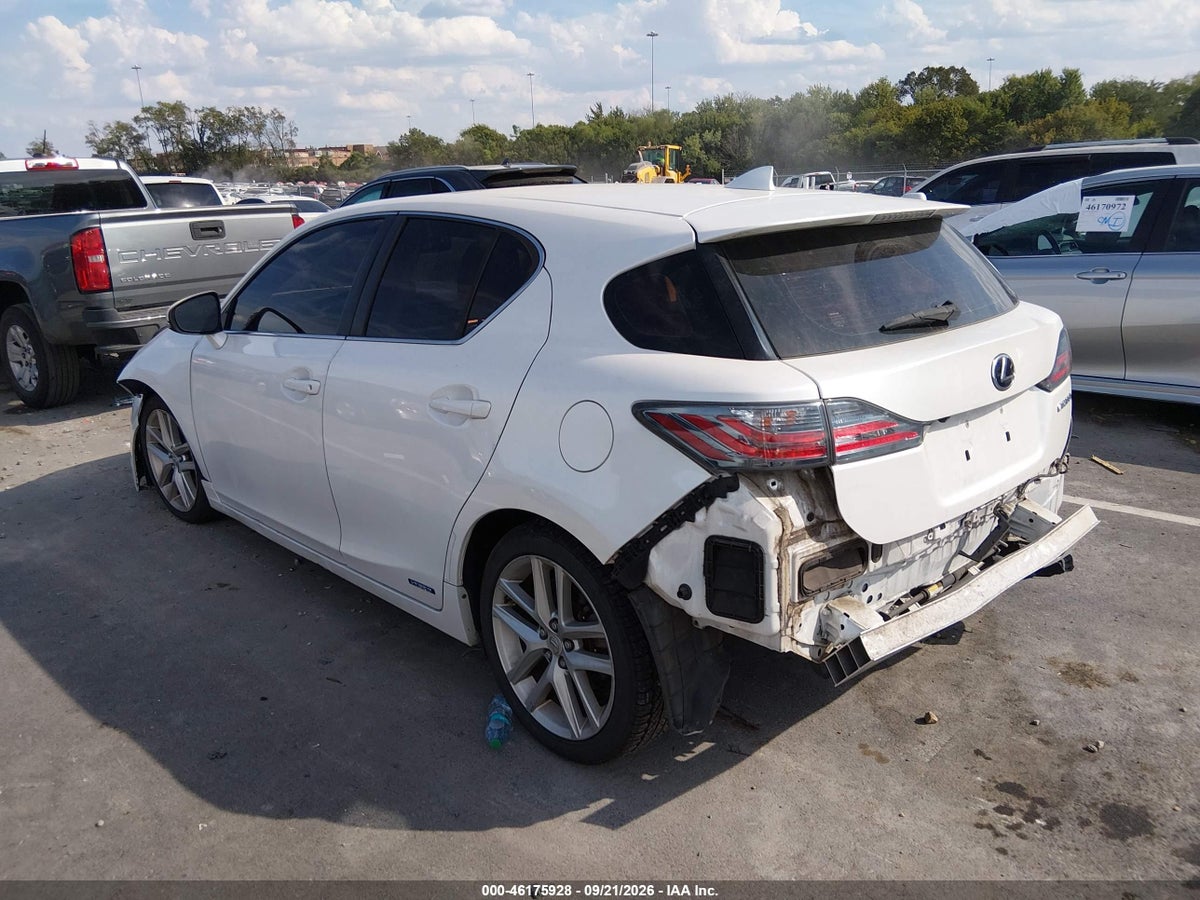 2017 LEXUS CT 200H — photo 3